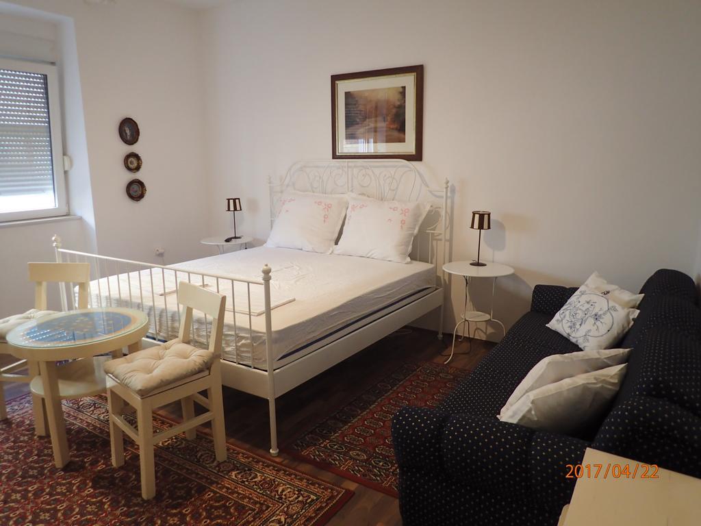 Apartments & Rooms Little Rock โมสตาร์ ภายนอก รูปภาพ